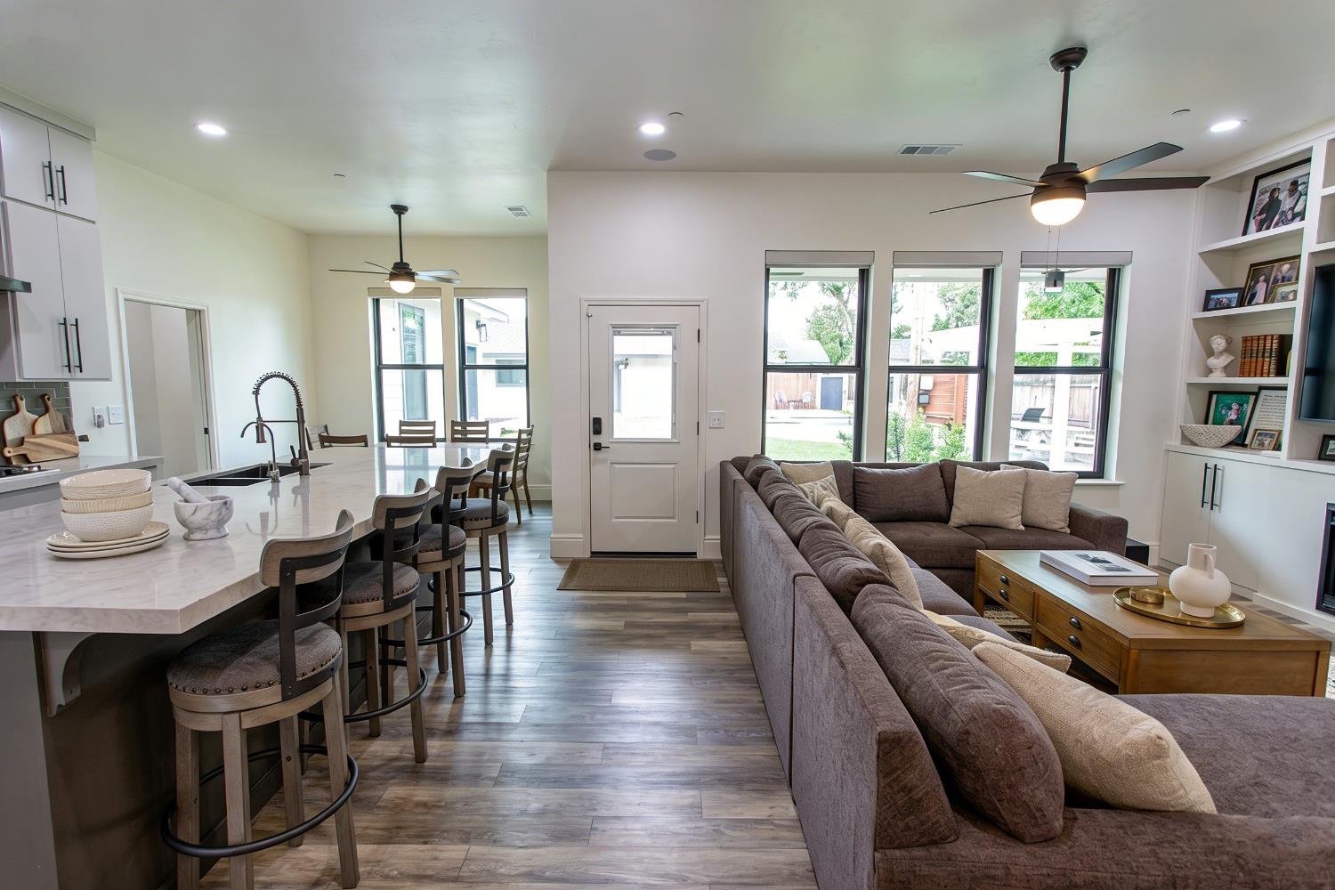 1621 S 6th St, Los Banos, CA 93635