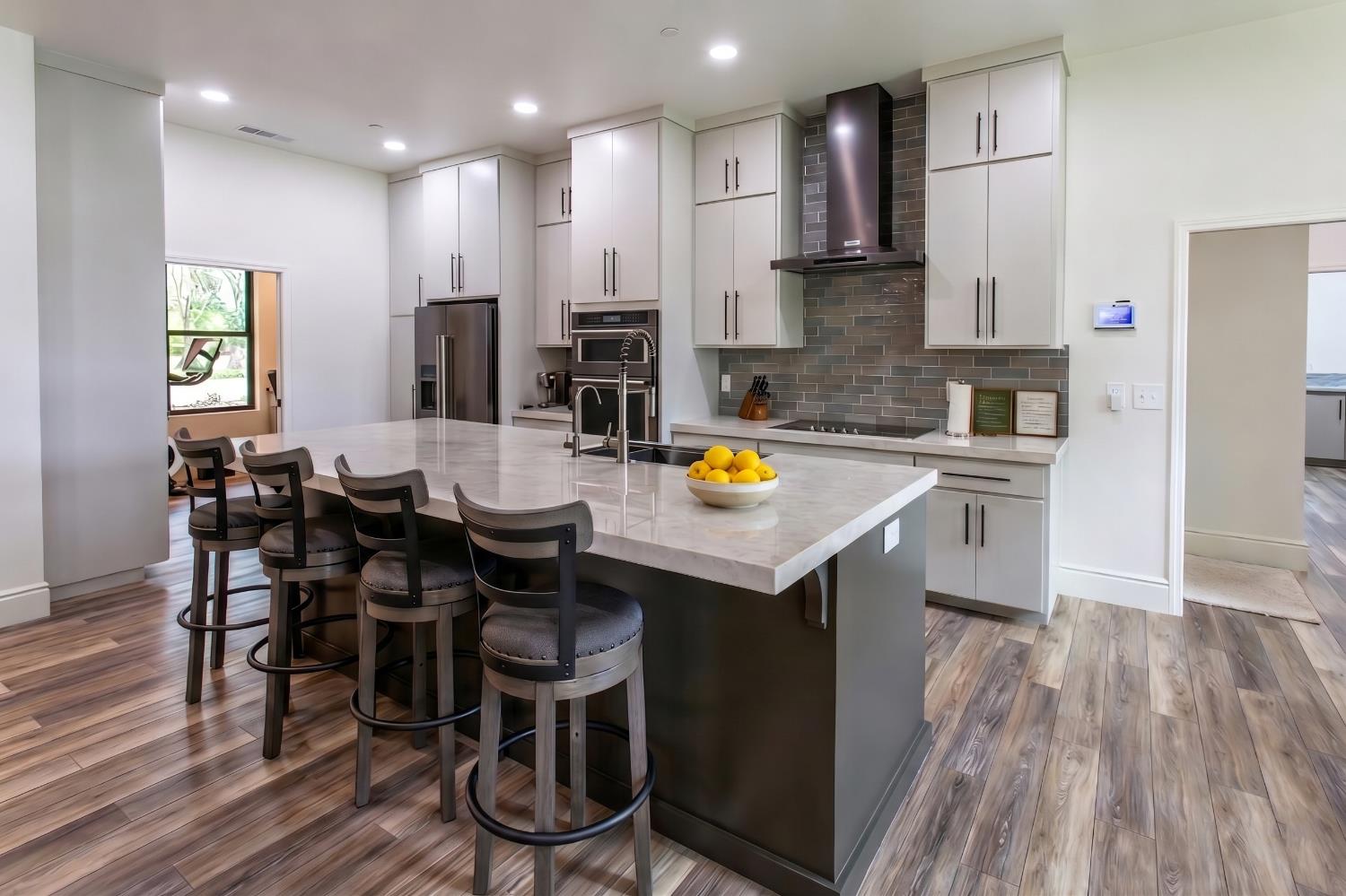 1621 S 6th St, Los Banos, CA 93635