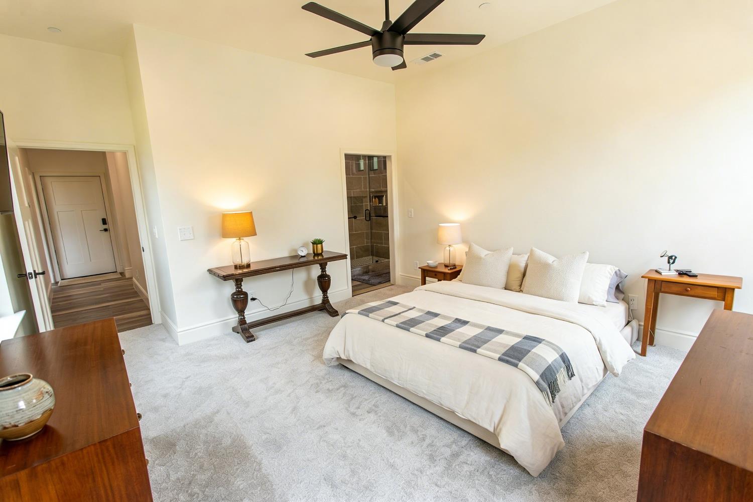 1621 S 6th St, Los Banos, CA 93635