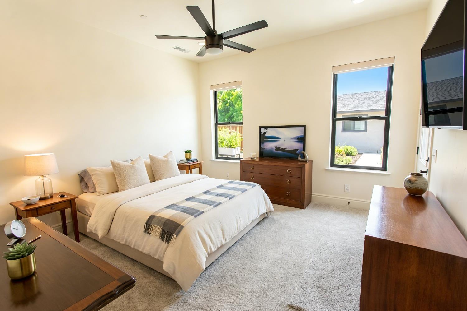 1621 S 6th St, Los Banos, CA 93635