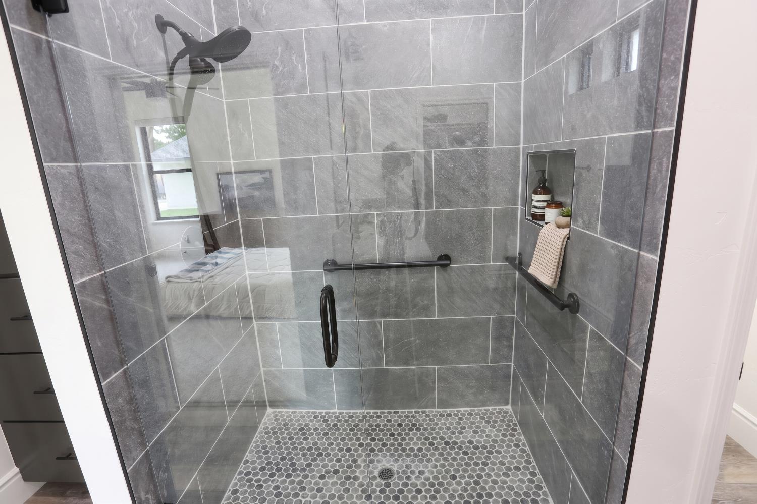 1621 S 6th St, Los Banos, CA 93635