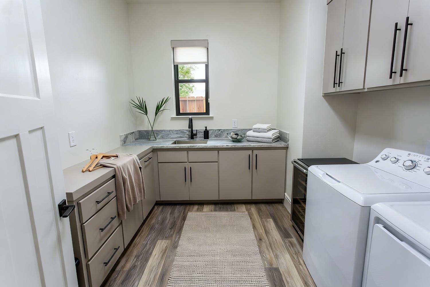 1621 S 6th St, Los Banos, CA 93635