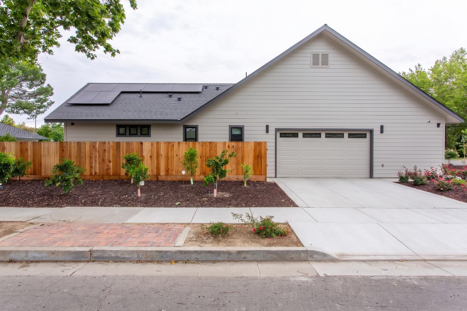 1621 S 6th St, Los Banos, CA 93635