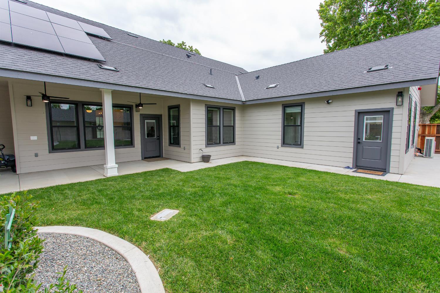 1621 S 6th St, Los Banos, CA 93635