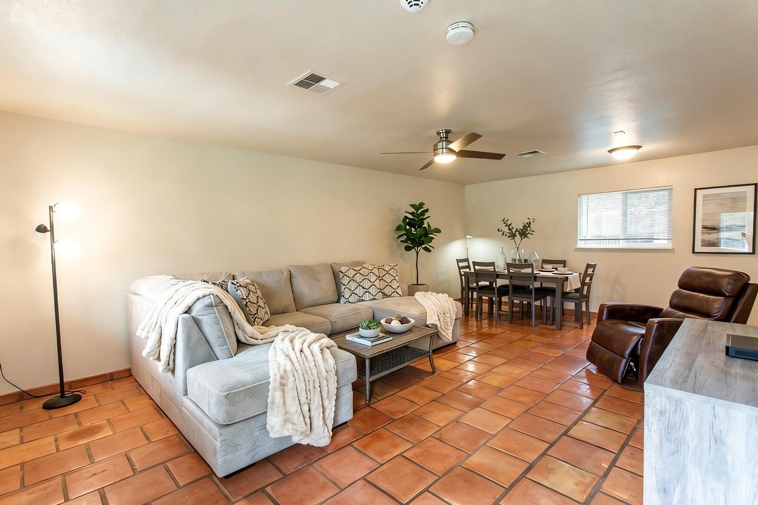 1621 S 6th St, Los Banos, CA 93635