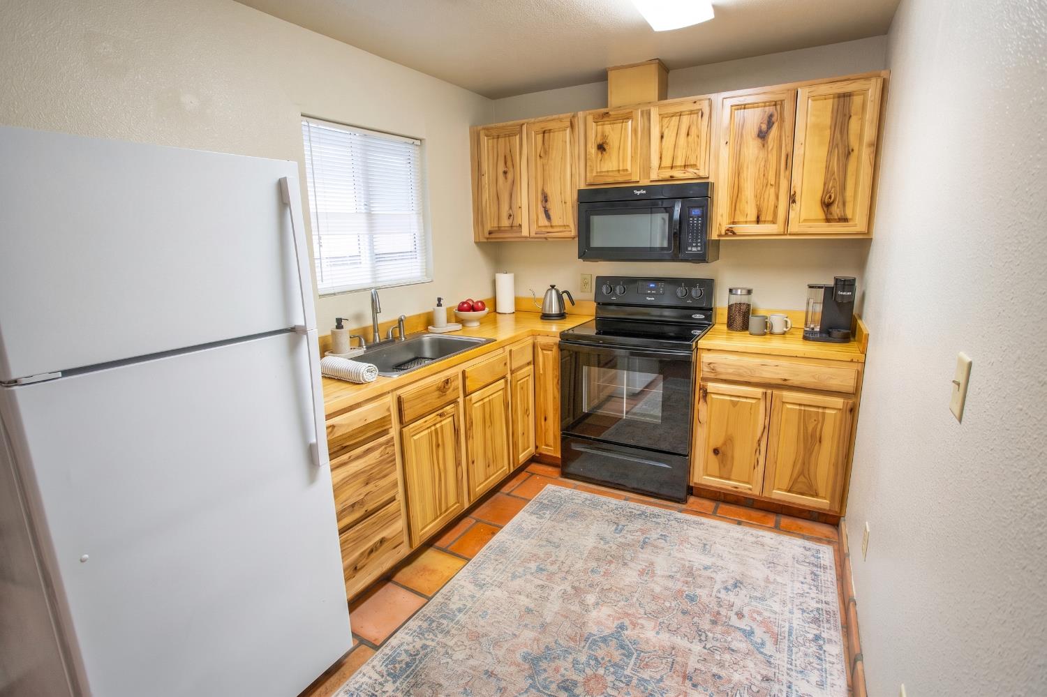 1621 S 6th St, Los Banos, CA 93635