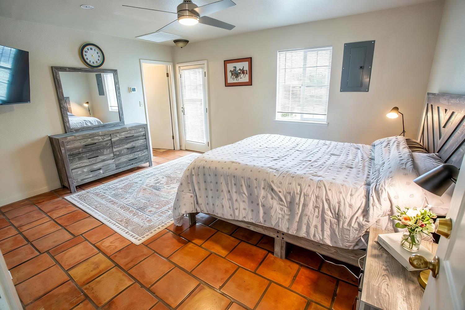 1621 S 6th St, Los Banos, CA 93635