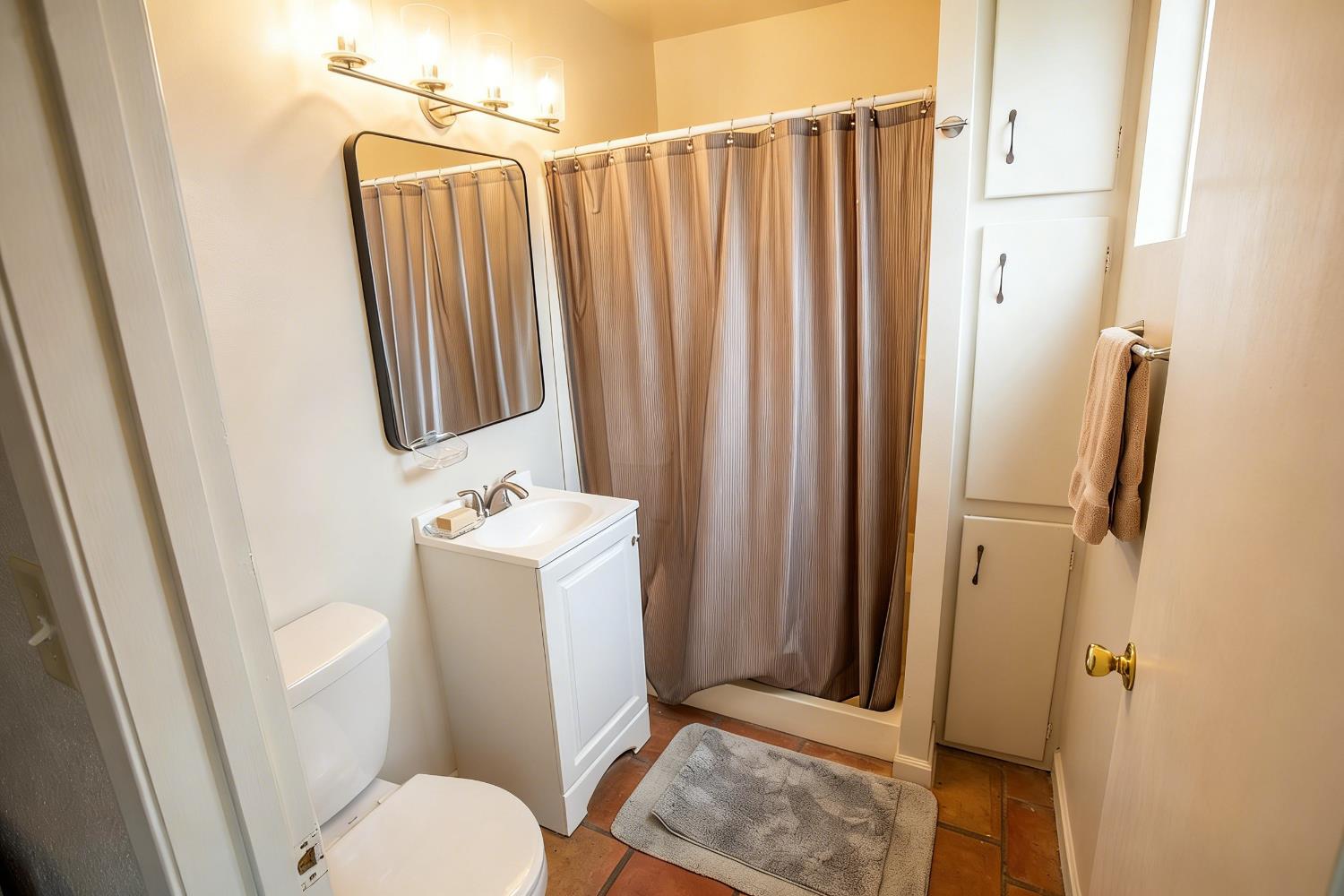 1621 S 6th St, Los Banos, CA 93635