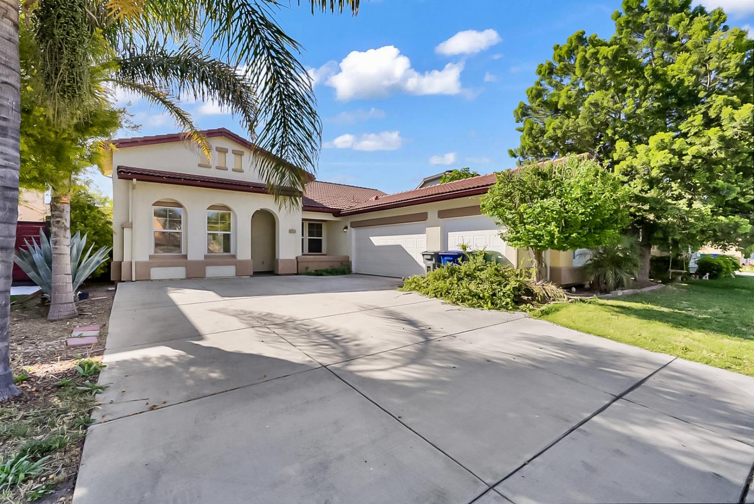 2461 S Mountainside Dr, Los Banos, CA 93635