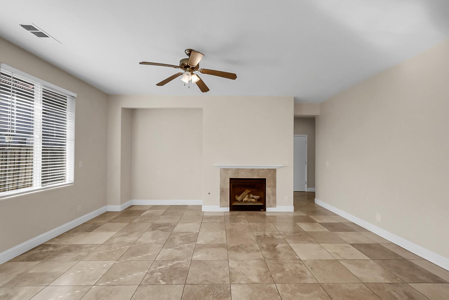2461 S Mountainside Dr, Los Banos, CA 93635