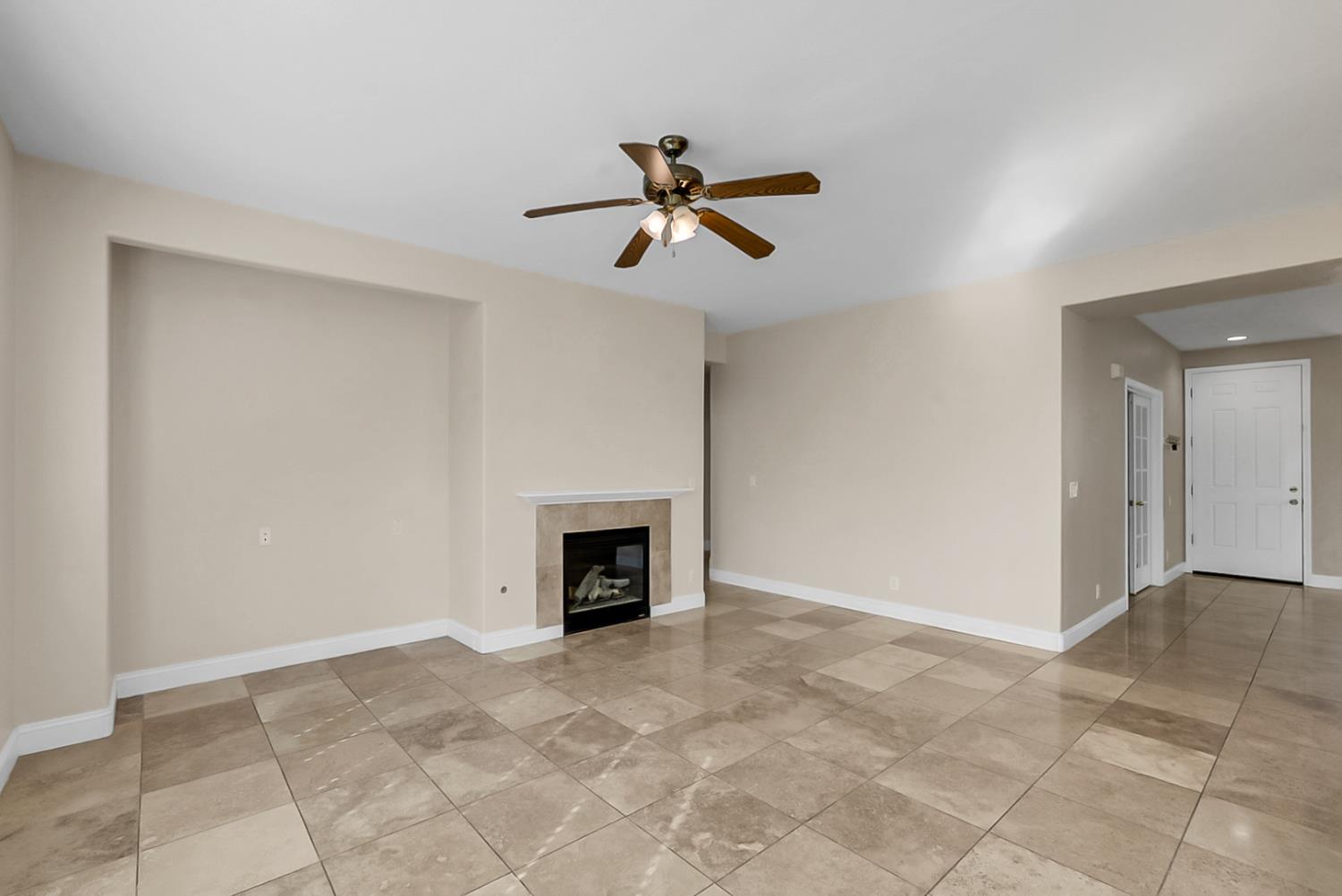 2461 S Mountainside Dr, Los Banos, CA 93635