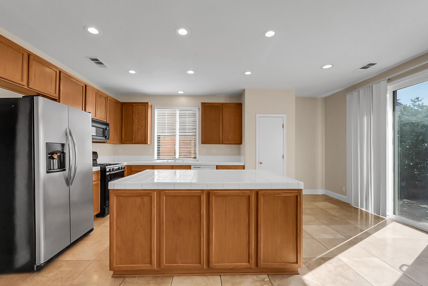 2461 S Mountainside Dr, Los Banos, CA 93635