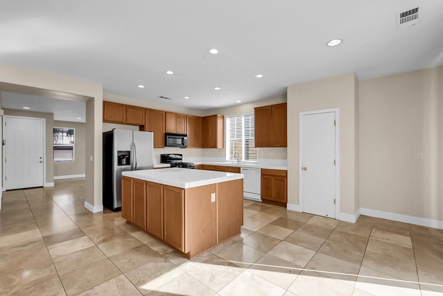 2461 S Mountainside Dr, Los Banos, CA 93635