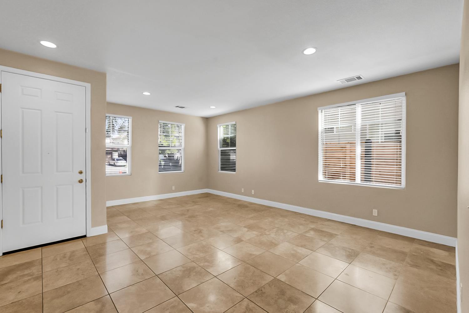 2461 S Mountainside Dr, Los Banos, CA 93635
