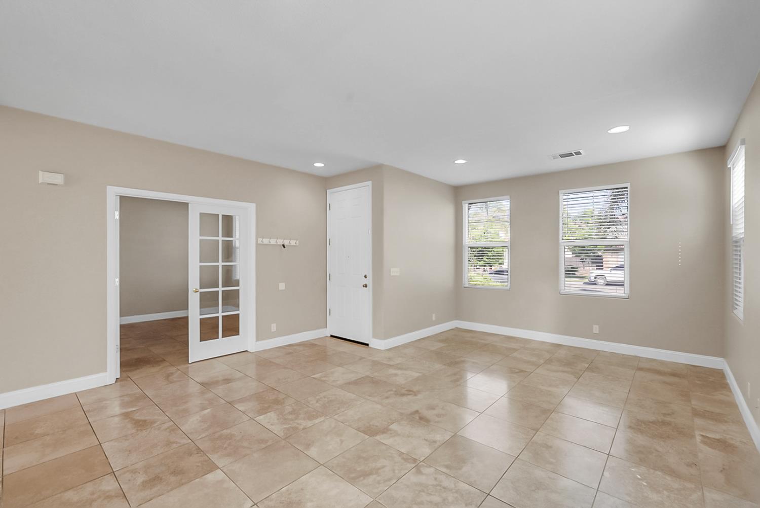 2461 S Mountainside Dr, Los Banos, CA 93635