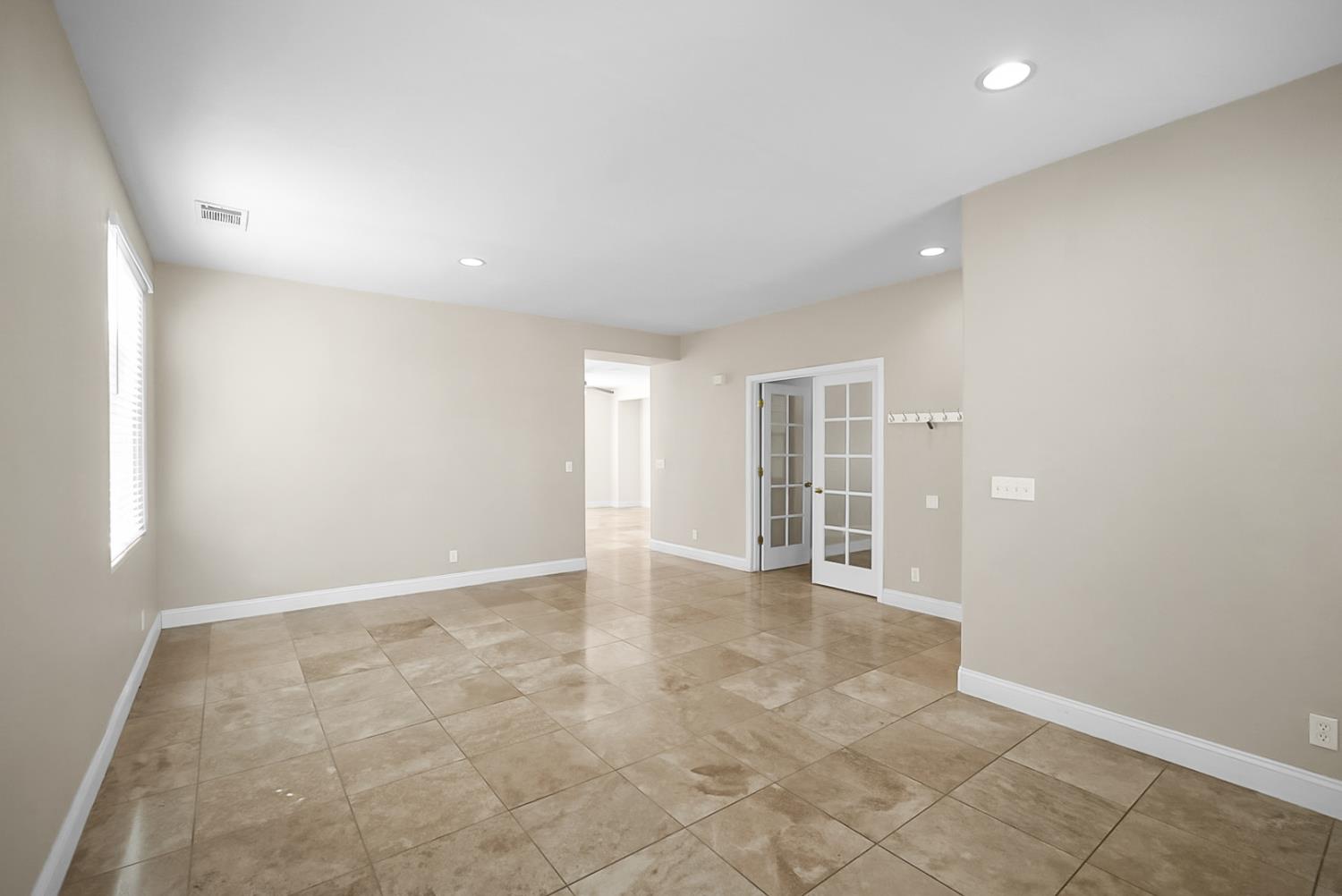 2461 S Mountainside Dr, Los Banos, CA 93635