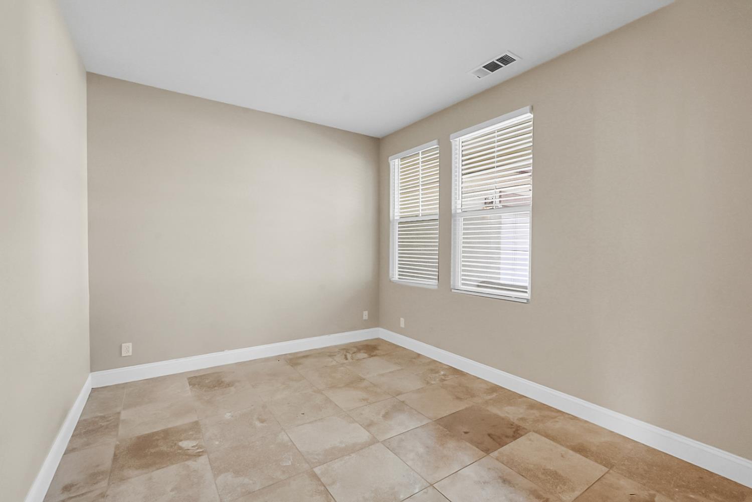 2461 S Mountainside Dr, Los Banos, CA 93635