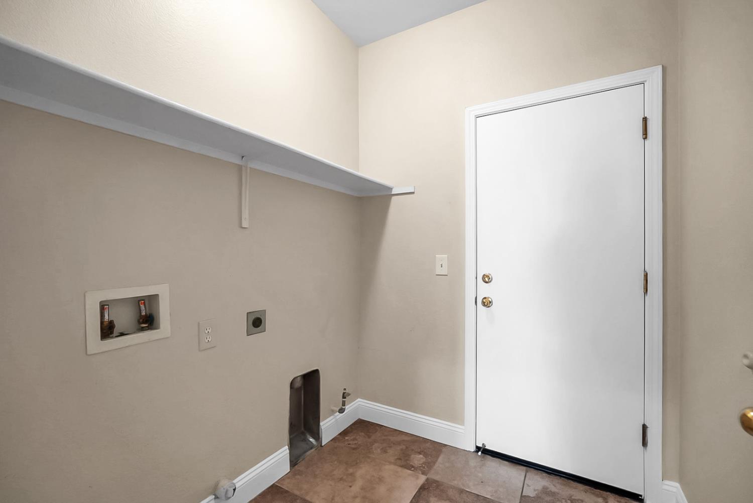 2461 S Mountainside Dr, Los Banos, CA 93635