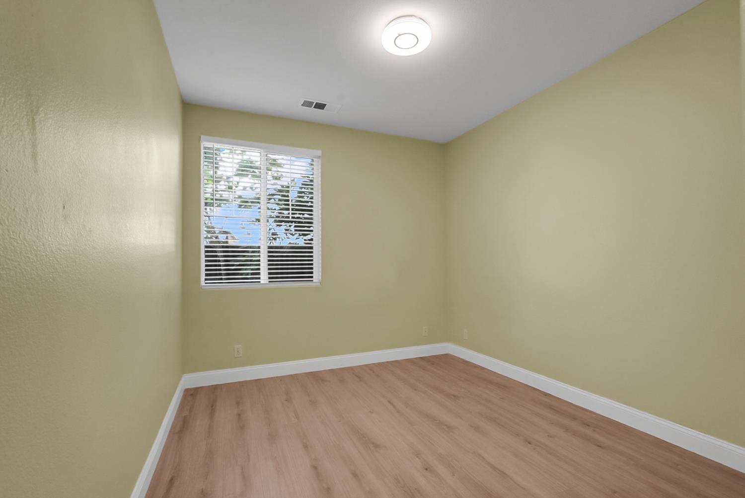 2461 S Mountainside Dr, Los Banos, CA 93635