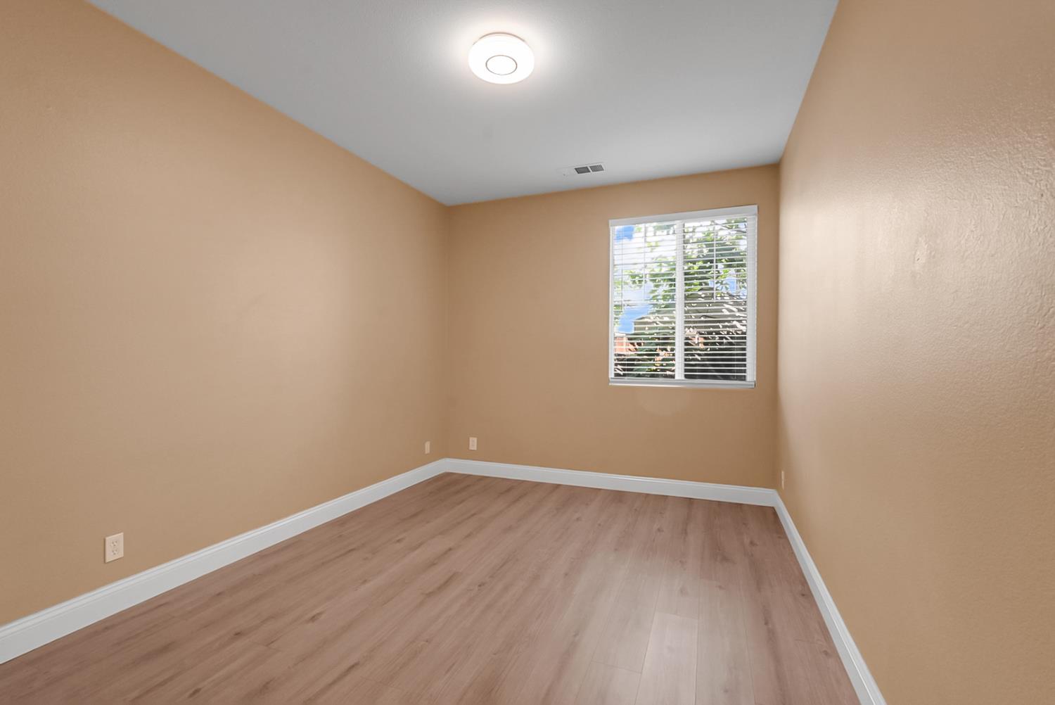2461 S Mountainside Dr, Los Banos, CA 93635