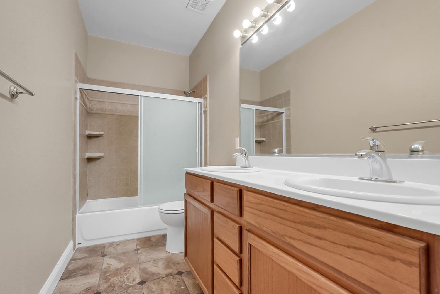 2461 S Mountainside Dr, Los Banos, CA 93635