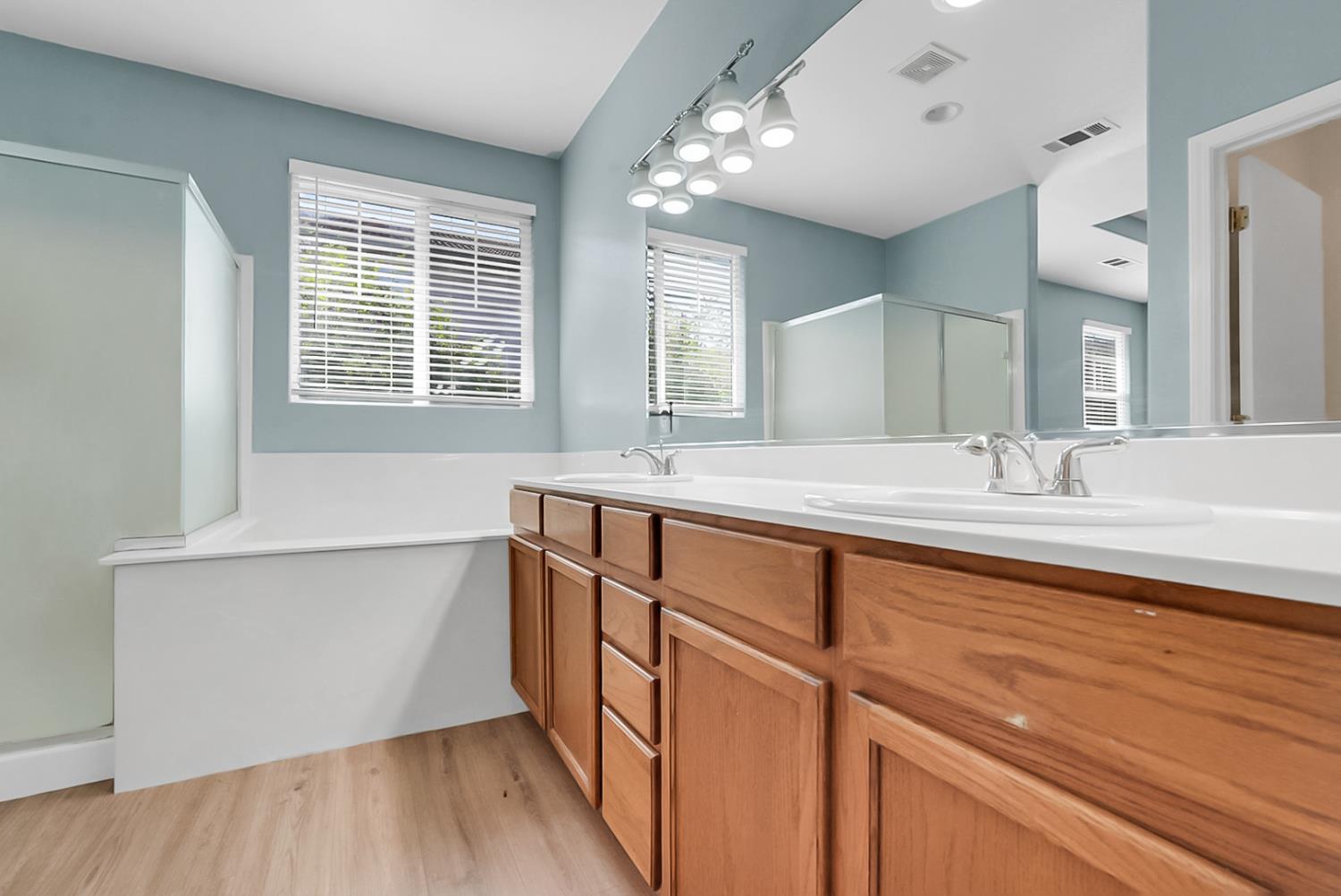 2461 S Mountainside Dr, Los Banos, CA 93635