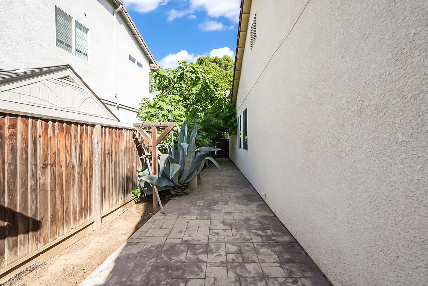 2461 S Mountainside Dr, Los Banos, CA 93635