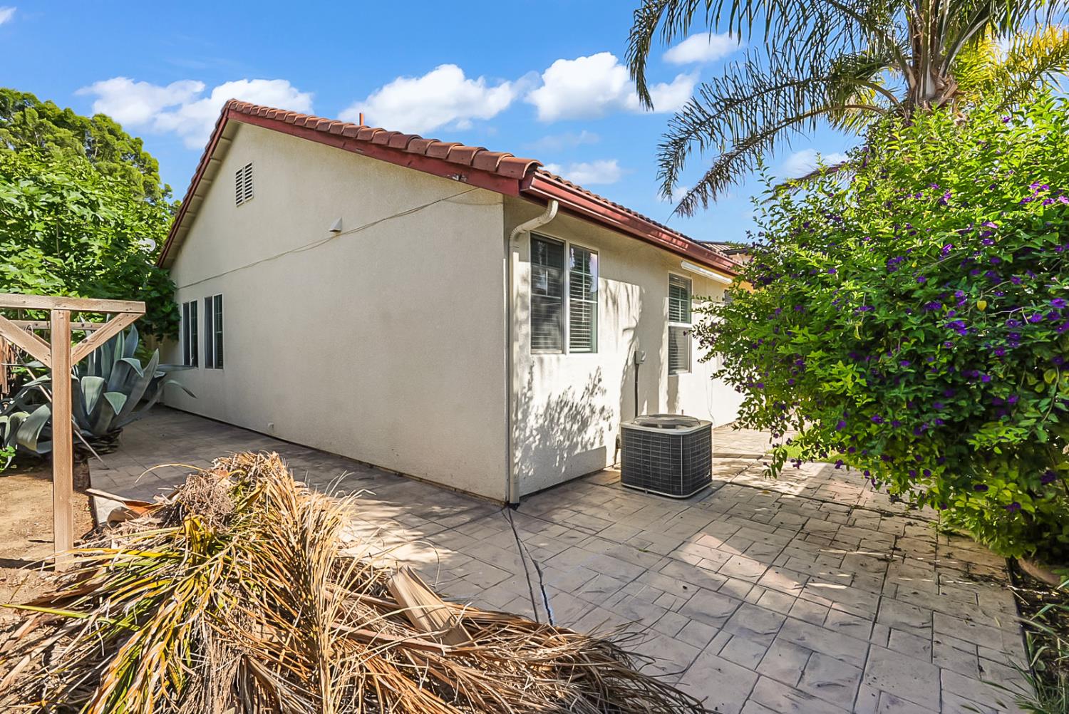2461 S Mountainside Dr, Los Banos, CA 93635
