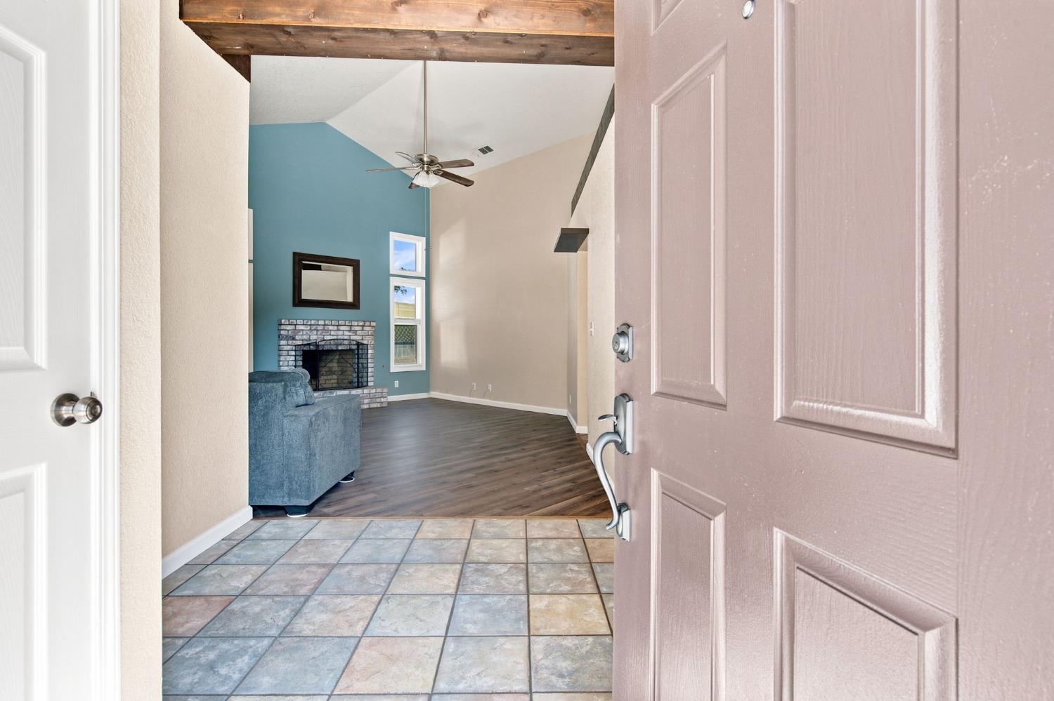 245 Douma Way, Ripon, CA 95366