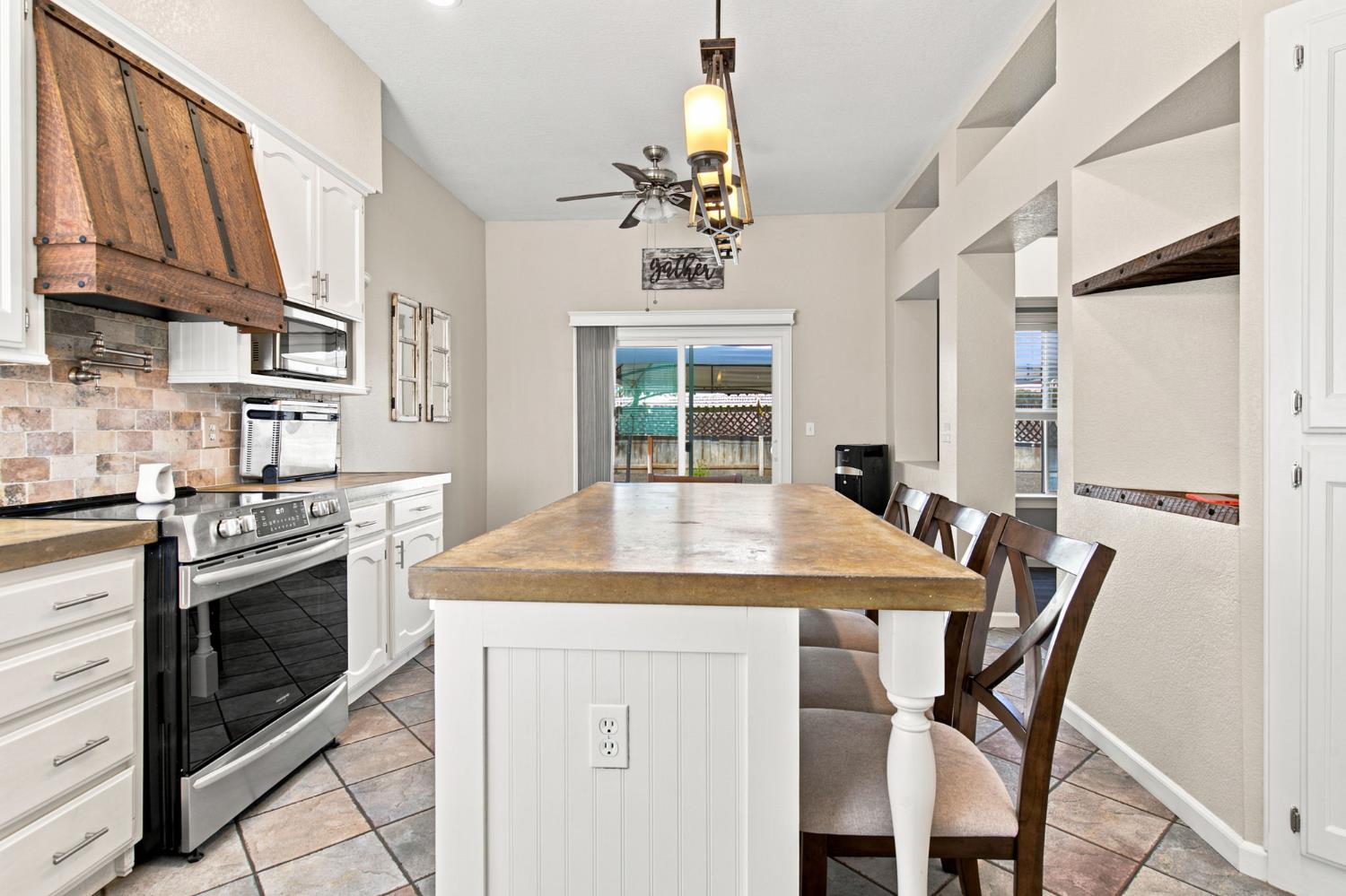245 Douma Way, Ripon, CA 95366