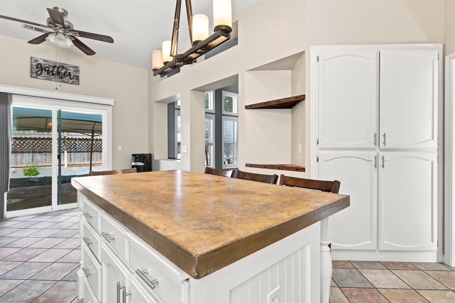245 Douma Way, Ripon, CA 95366