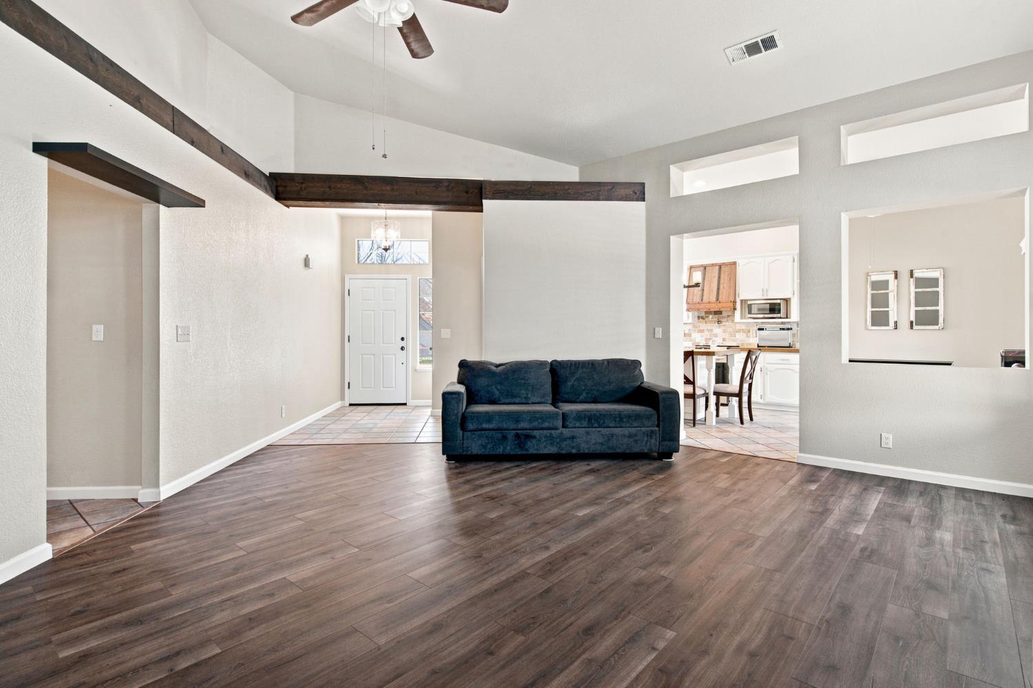 245 Douma Way, Ripon, CA 95366