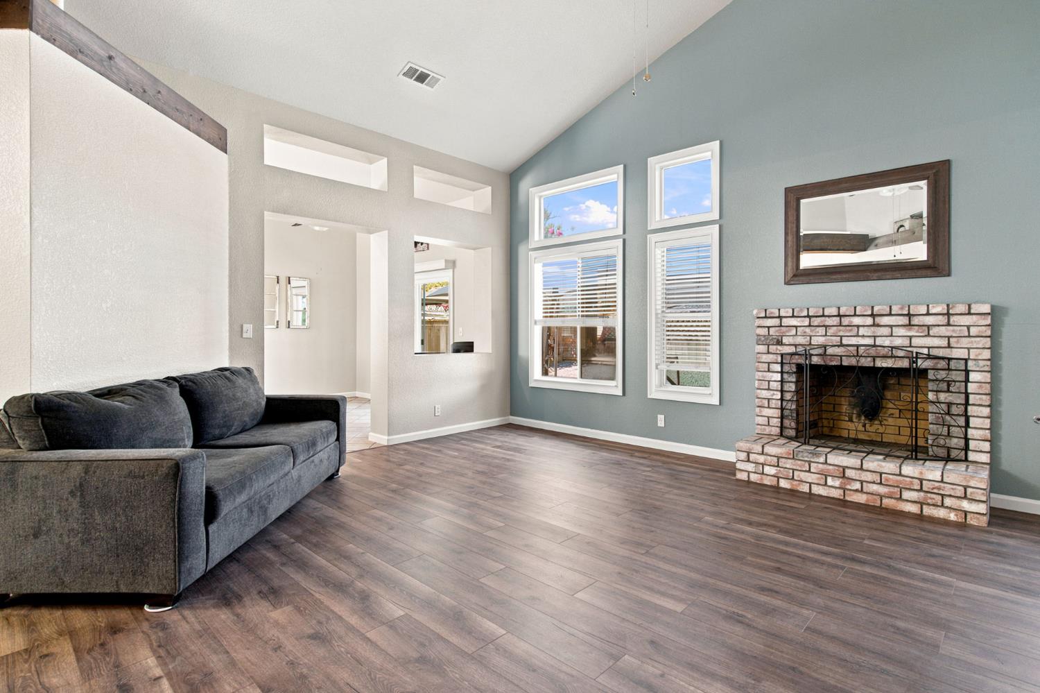 245 Douma Way, Ripon, CA 95366