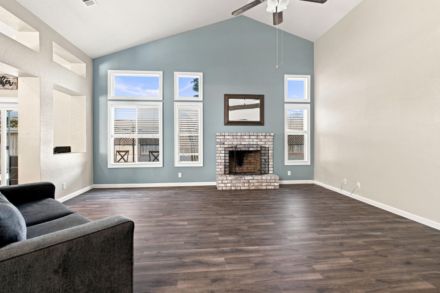 245 Douma Way, Ripon, CA 95366