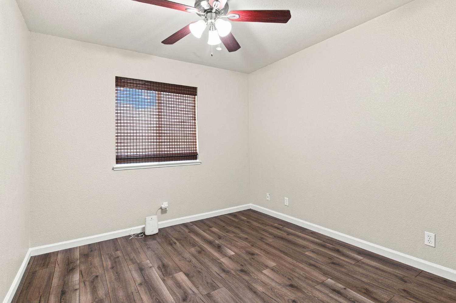 245 Douma Way, Ripon, CA 95366