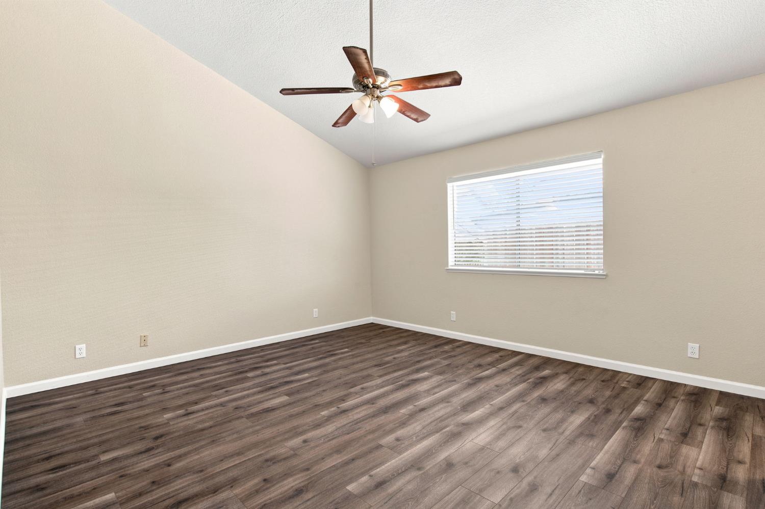245 Douma Way, Ripon, CA 95366