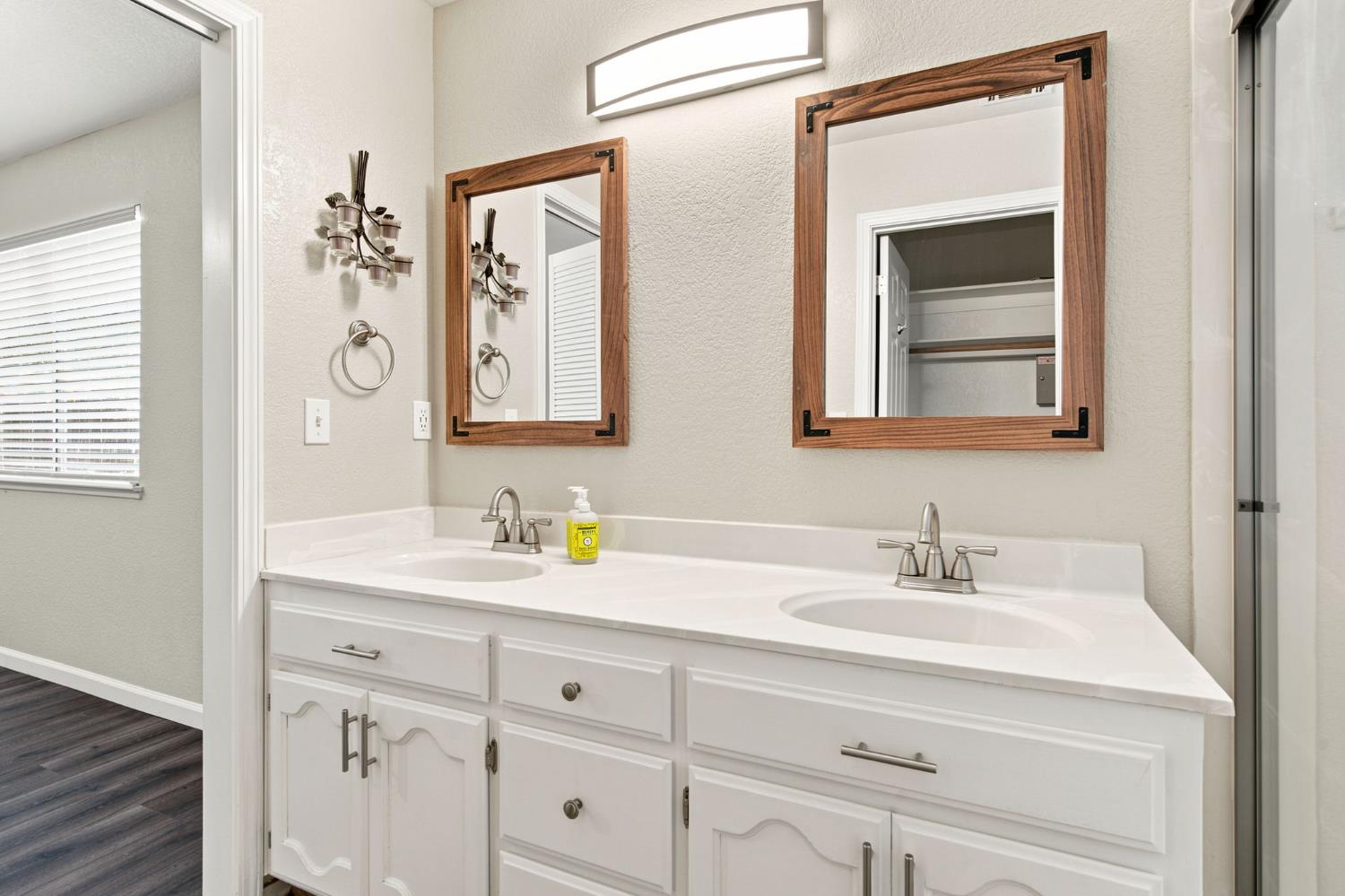 245 Douma Way, Ripon, CA 95366