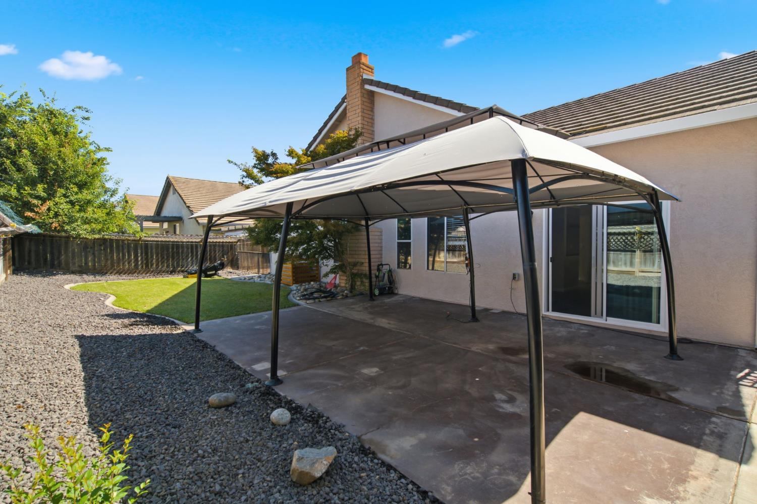 245 Douma Way, Ripon, CA 95366