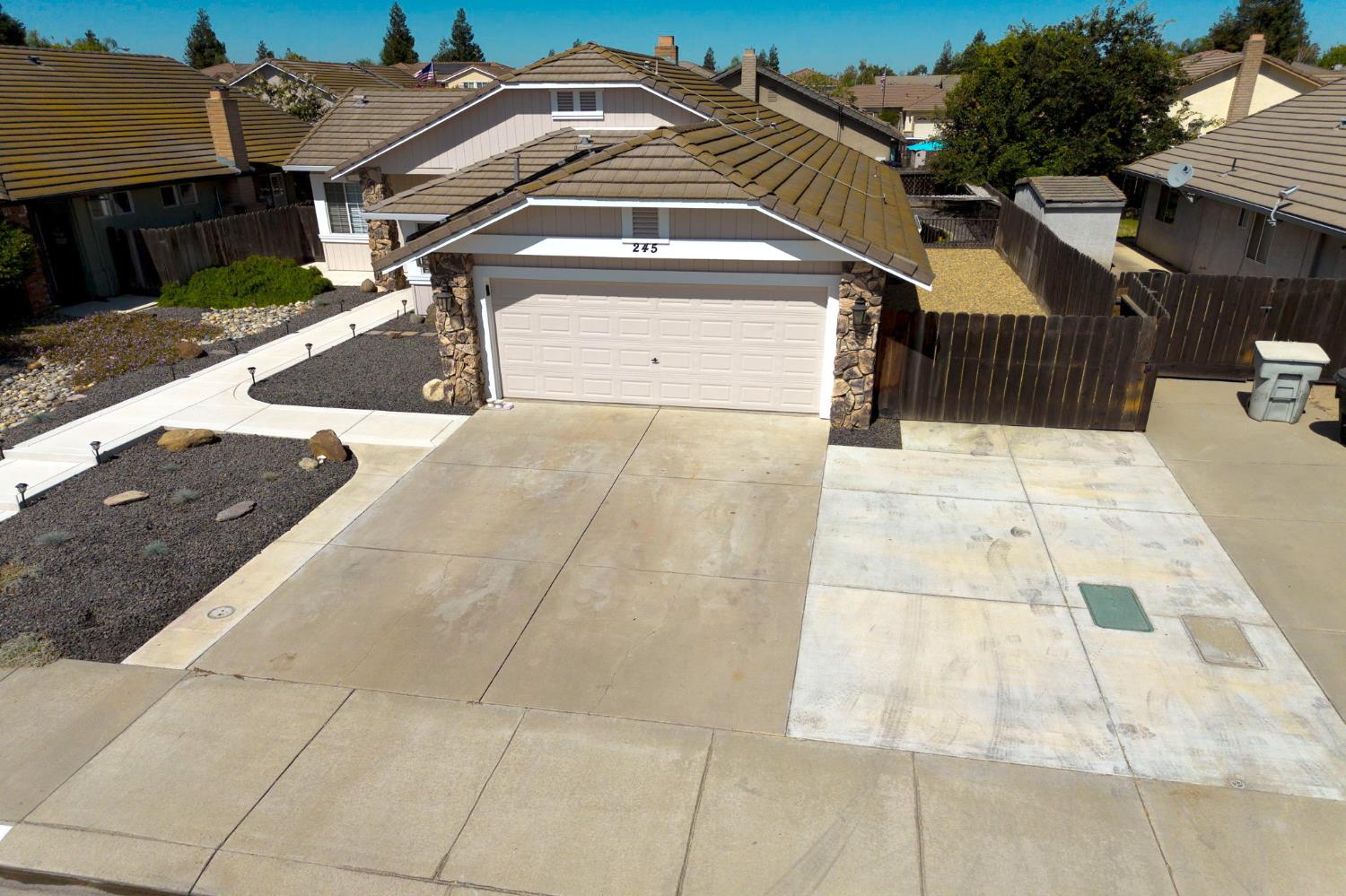 245 Douma Way, Ripon, CA 95366