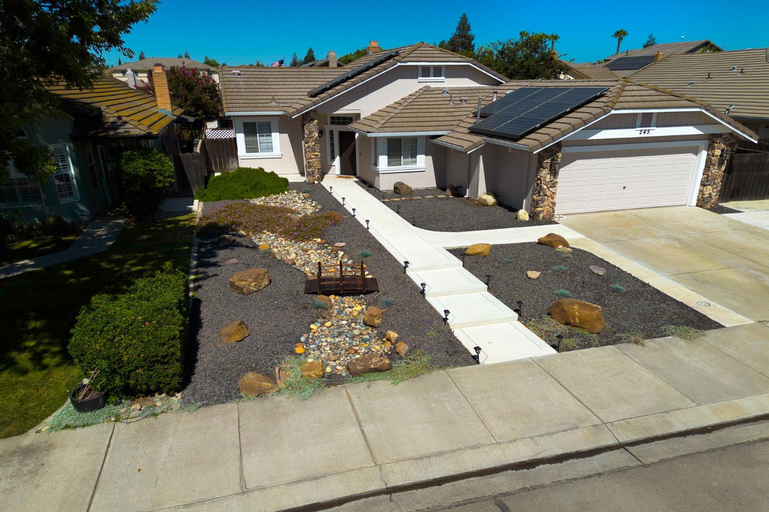 245 Douma Way, Ripon, CA 95366
