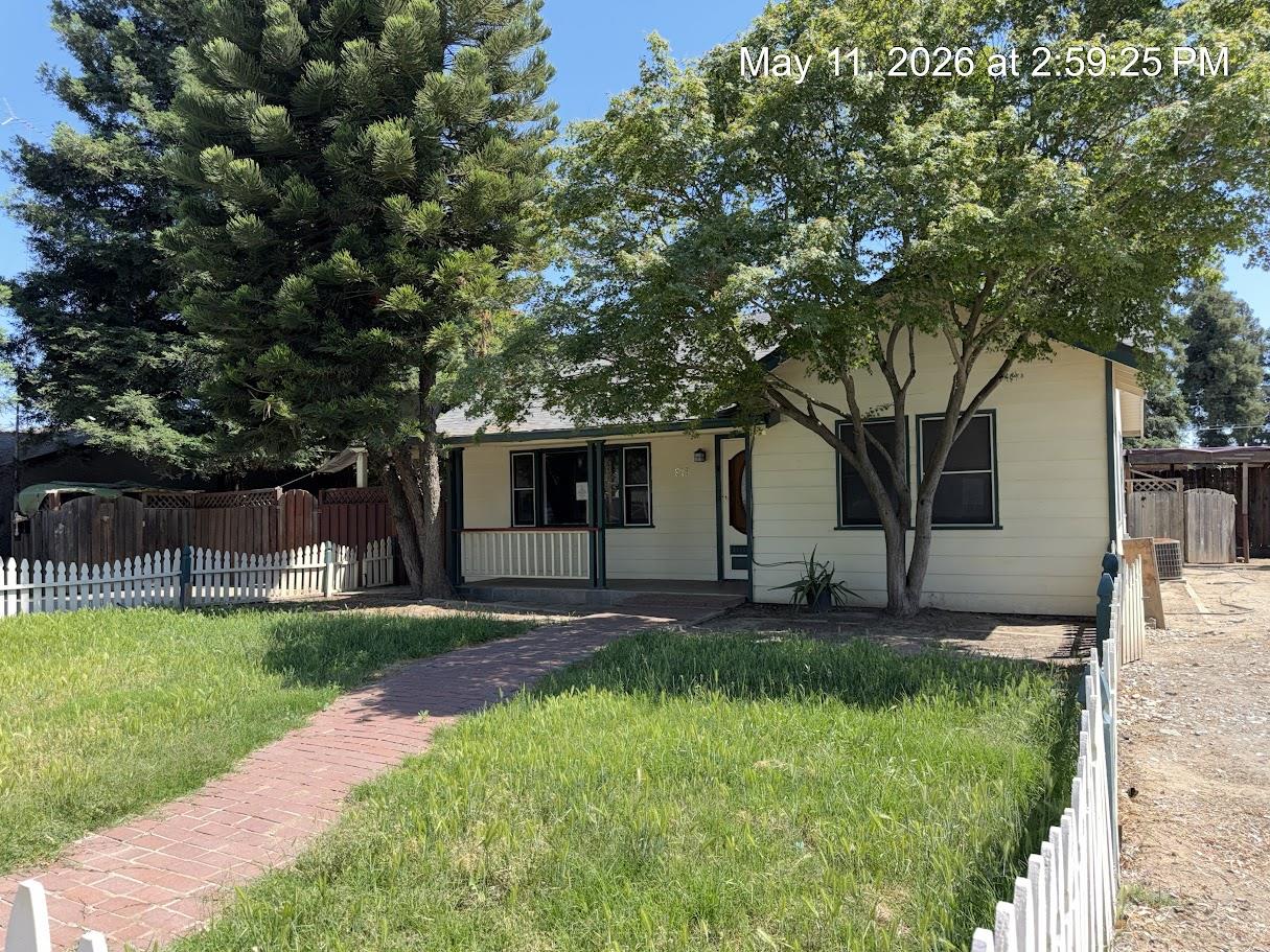 916 Elm Ave, Modesto, CA 95354