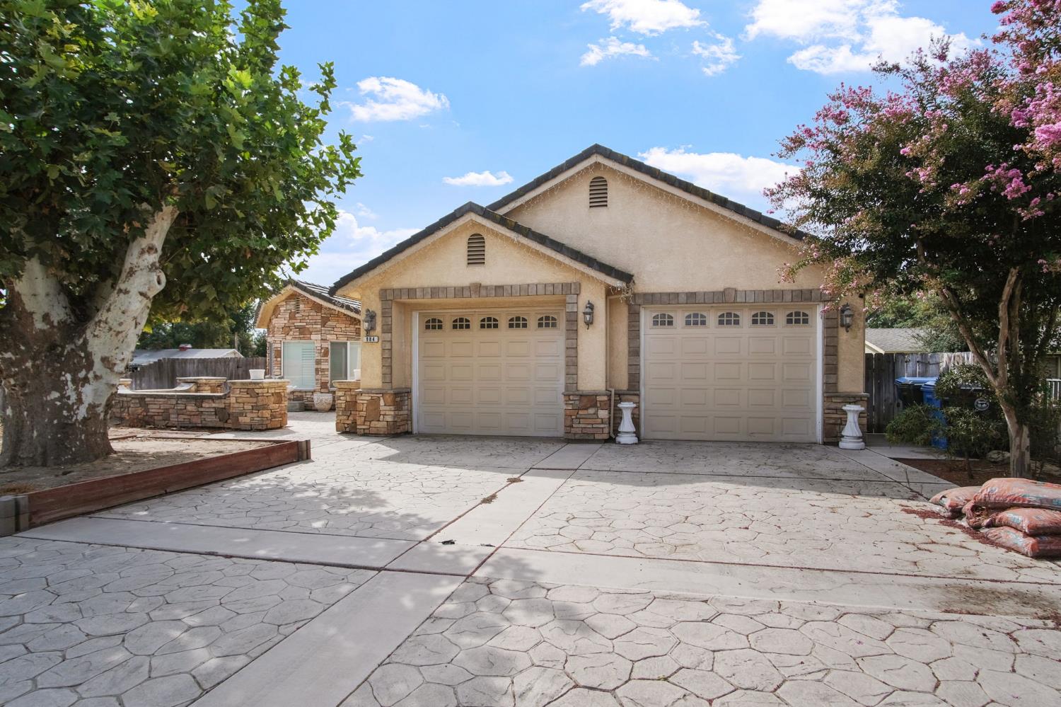 984 E Woodward Ave, Manteca, CA 95337