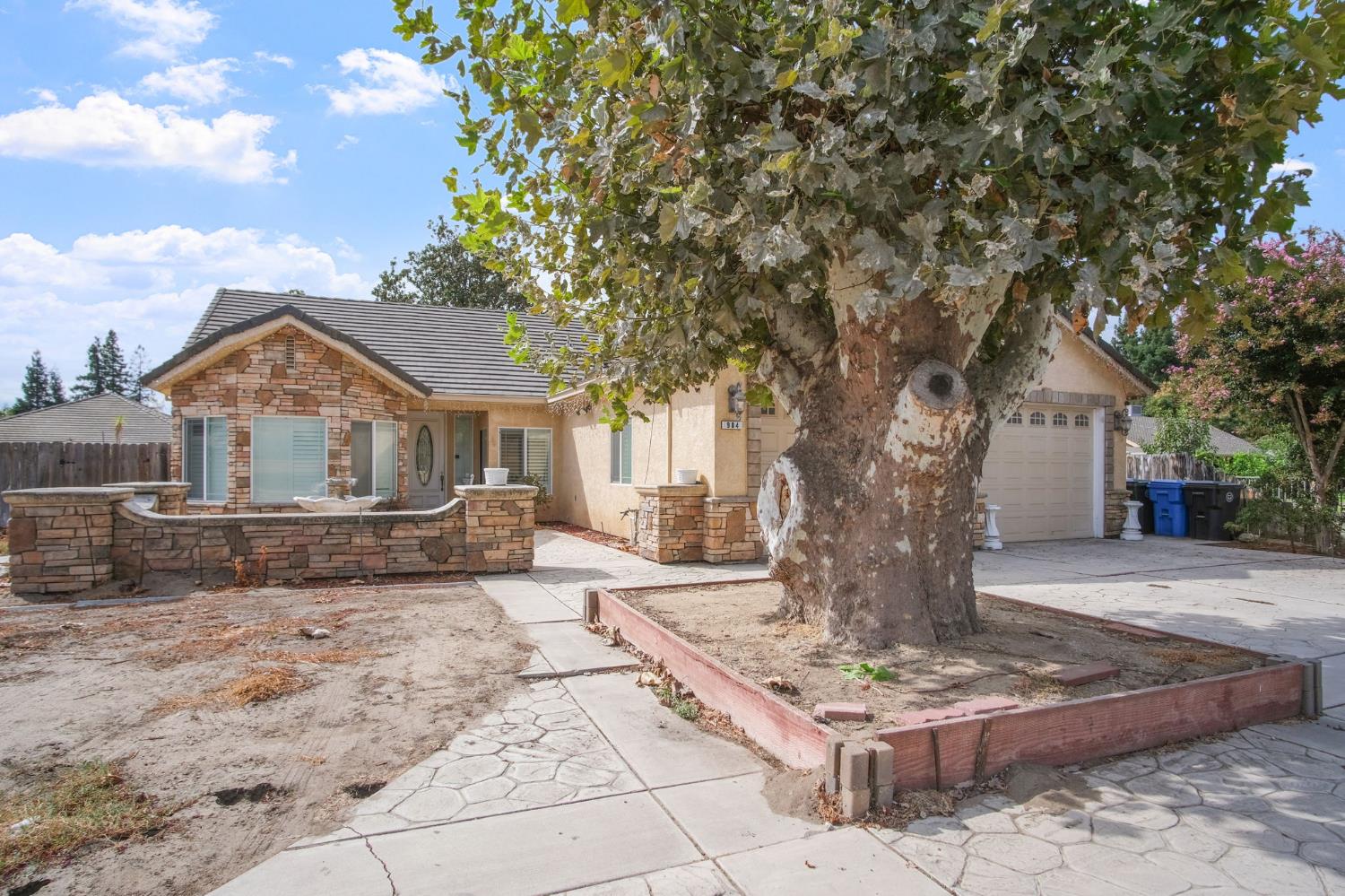 984 E Woodward Ave, Manteca, CA 95337