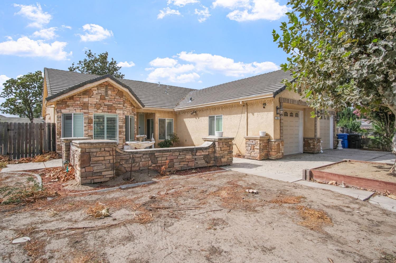 984 E Woodward Ave, Manteca, CA 95337