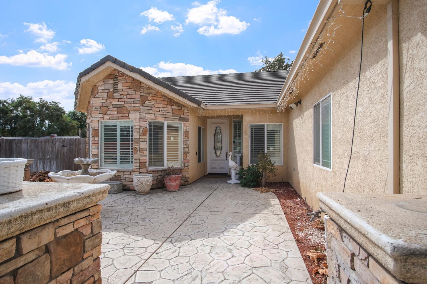 984 E Woodward Ave, Manteca, CA 95337