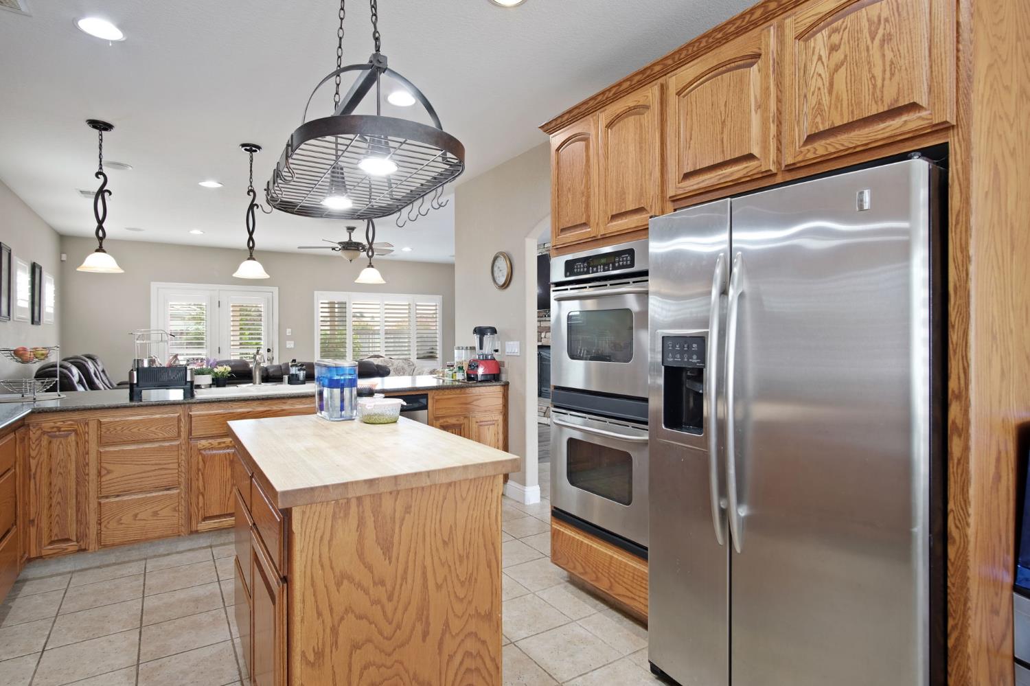 984 E Woodward Ave, Manteca, CA 95337