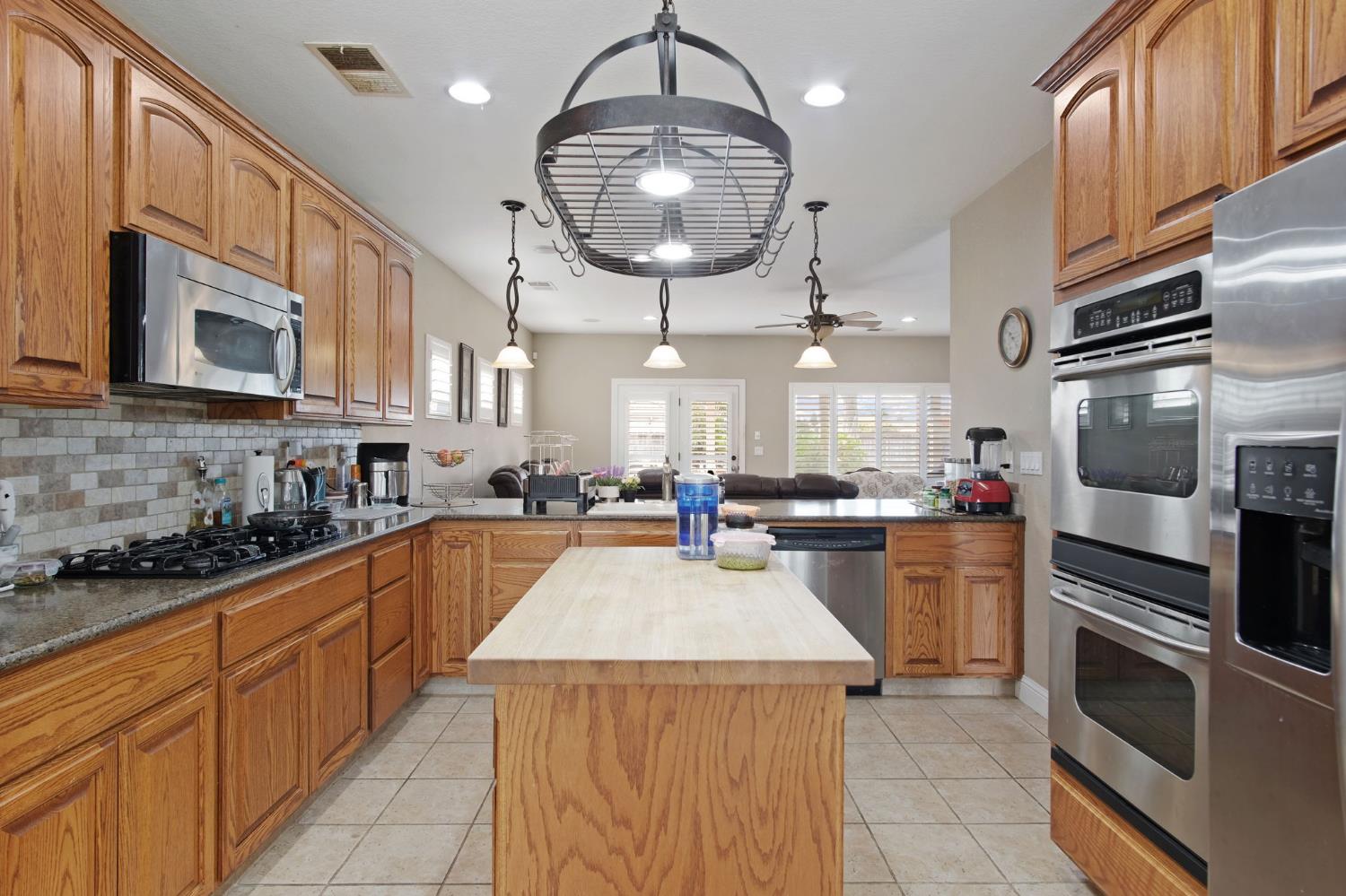 984 E Woodward Ave, Manteca, CA 95337