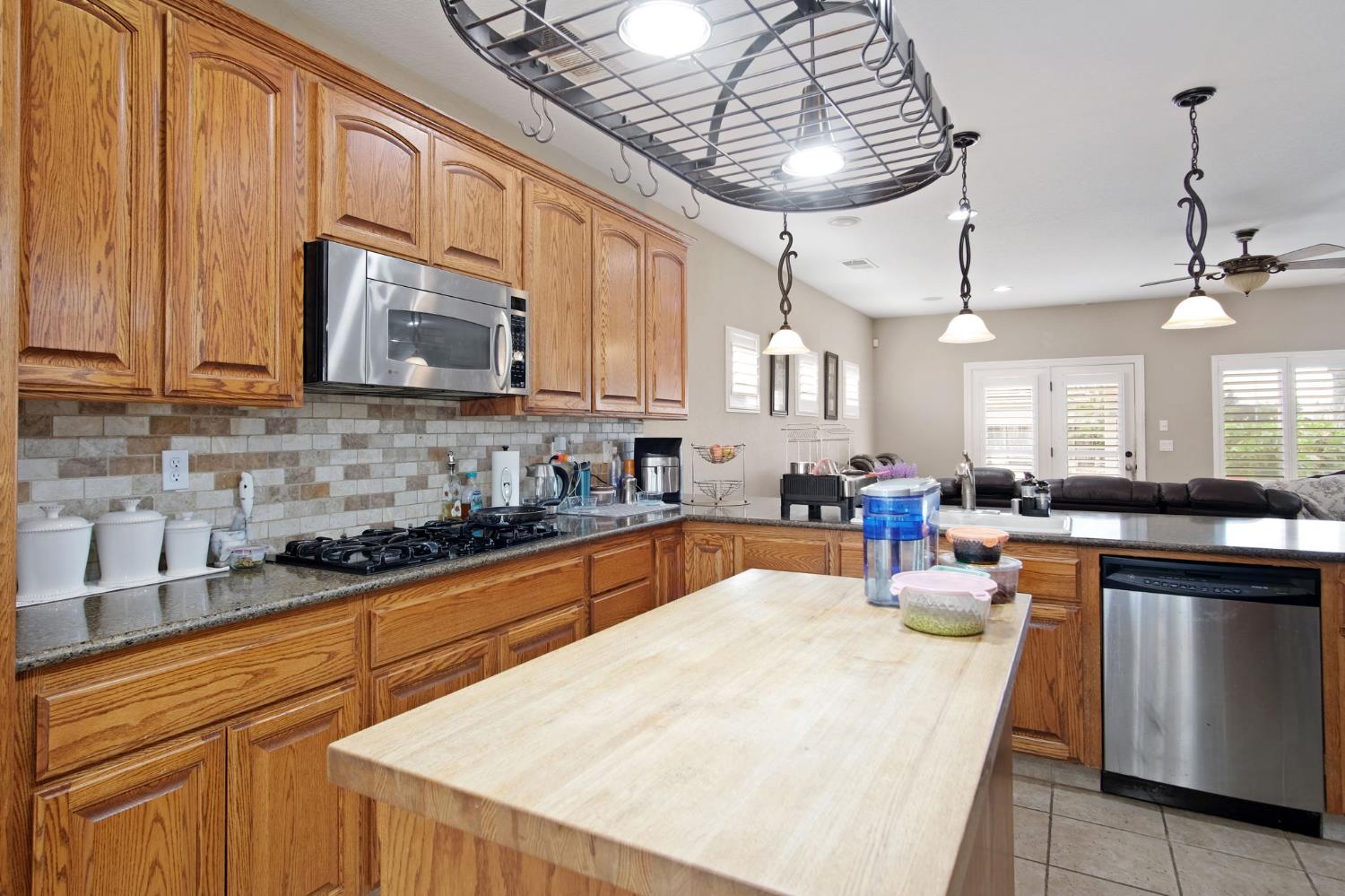 984 E Woodward Ave, Manteca, CA 95337