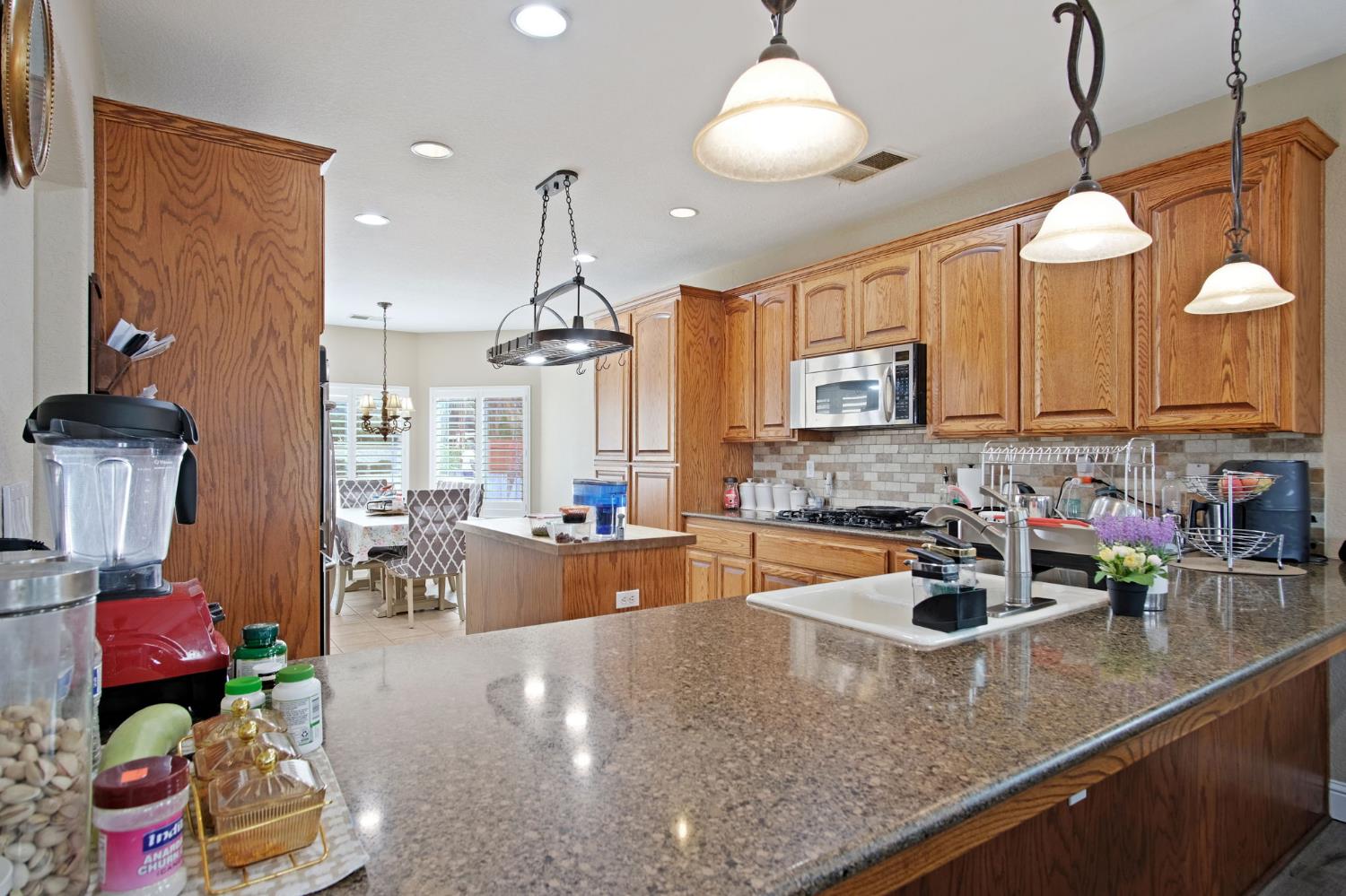 984 E Woodward Ave, Manteca, CA 95337