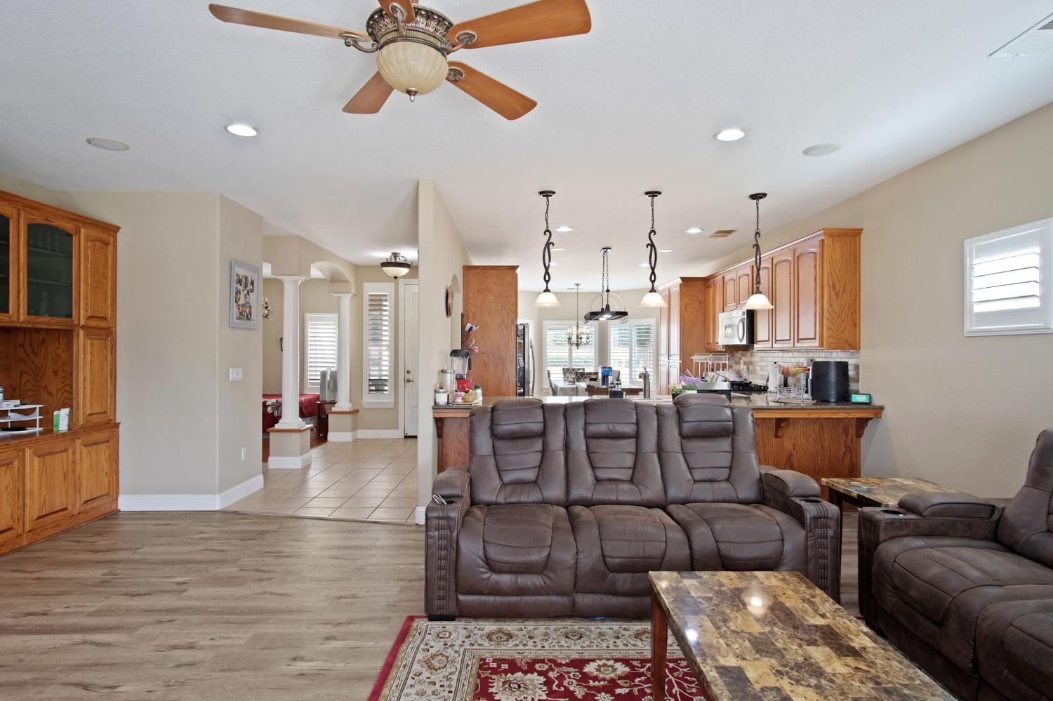 984 E Woodward Ave, Manteca, CA 95337